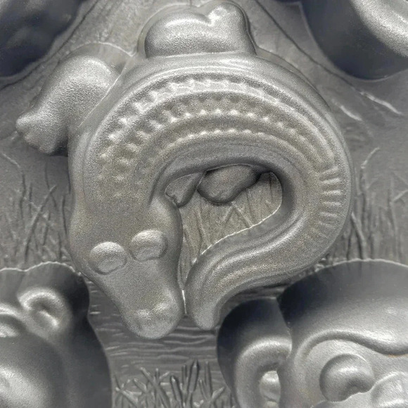 Nordic Ware Hungry Animals Cake Mold Hippo Monkey Lion Cast Aluminum Nordicware - Picture 8 of 14